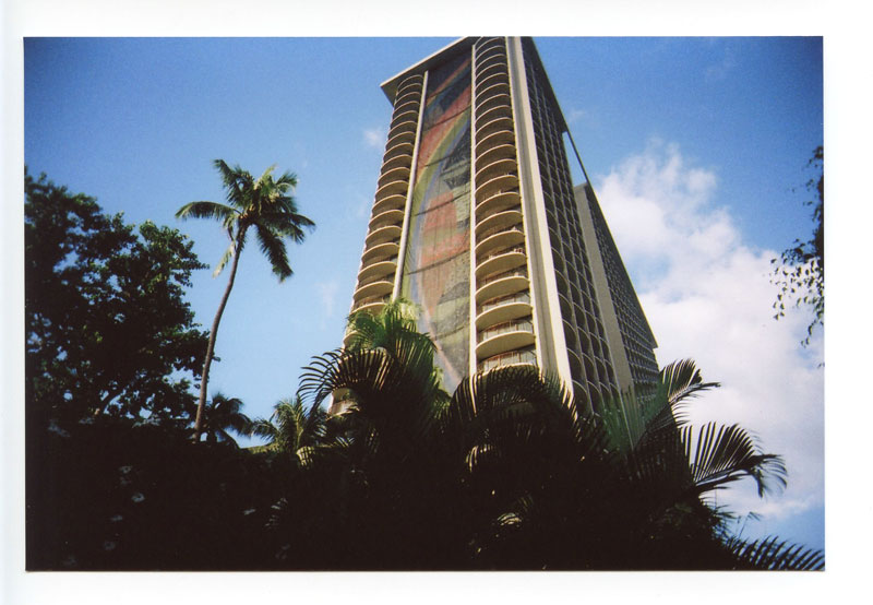Hilton Hawaiian Rainbow Tower. Waikiki, Hawaii. Superheadz Black Slim Devil. © 2011 Bobby Asato