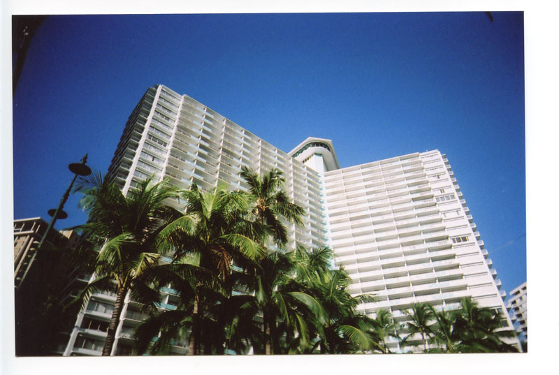 Ilikai Hotel. Waikiki, Hawaii. Superheadz Black Slim Devil. © 2011 Bobby Asato