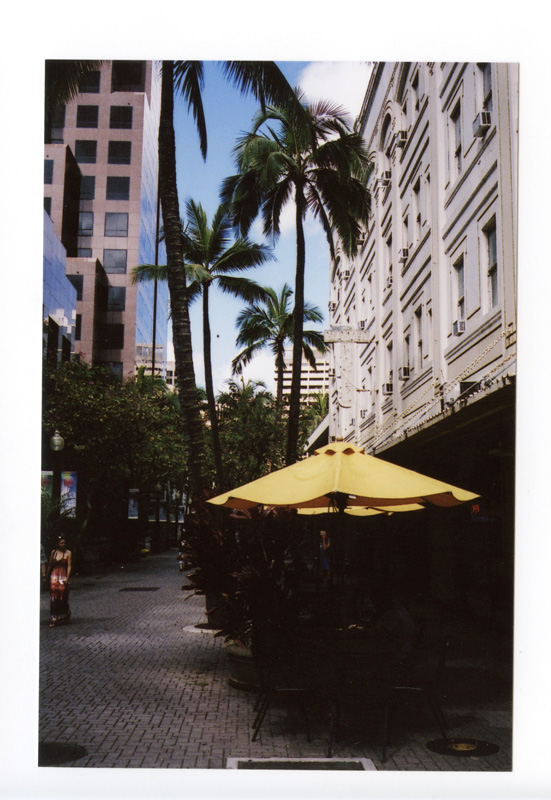 Fort Street Mall, Downtown, Hawaii. Voigtlander Bessa R2 © 2012 Bobby Asato